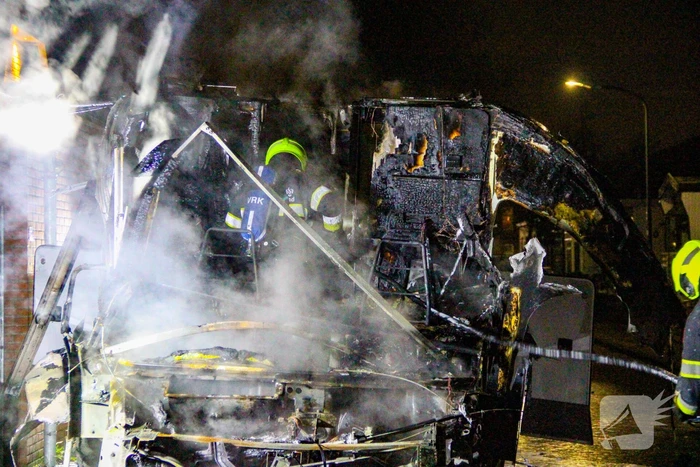 Camper gaat in vlammen op