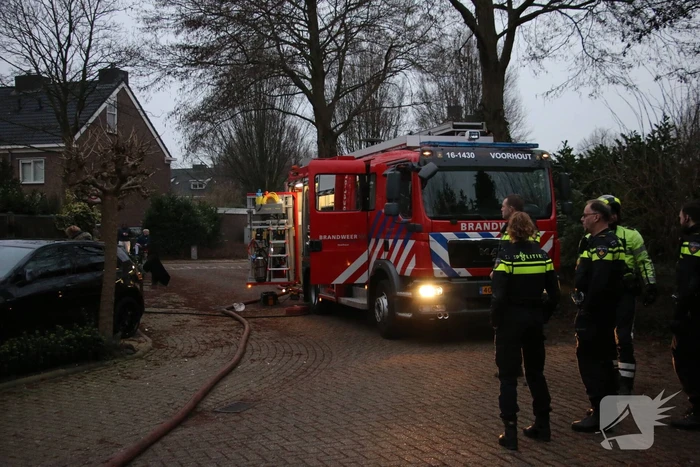 Lastige brand in kruipruimte van woning