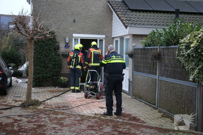 Lastige brand in kruipruimte van woning