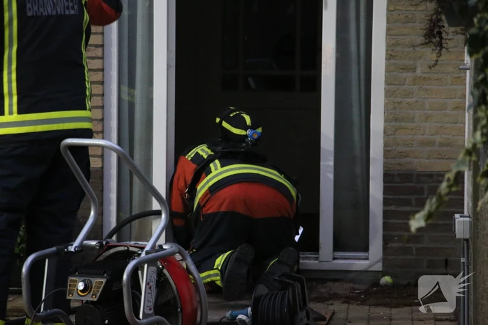 Lastige brand in kruipruimte van woning