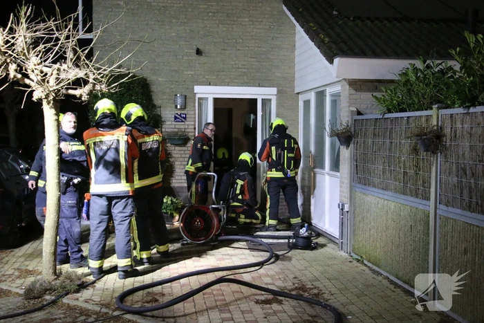 Lastige brand in kruipruimte van woning