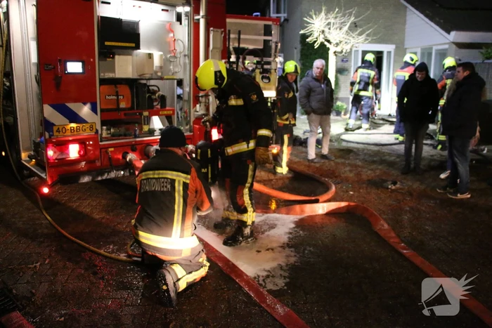 Lastige brand in kruipruimte van woning