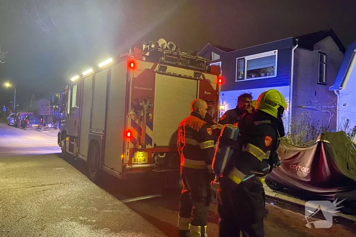 Geparkeerde auto beschadigd door brand
