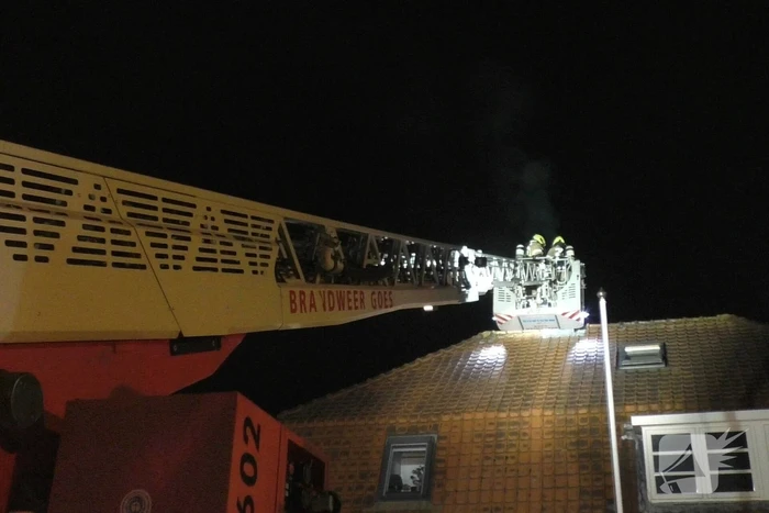 Veel vonken door schoorsteenbrand