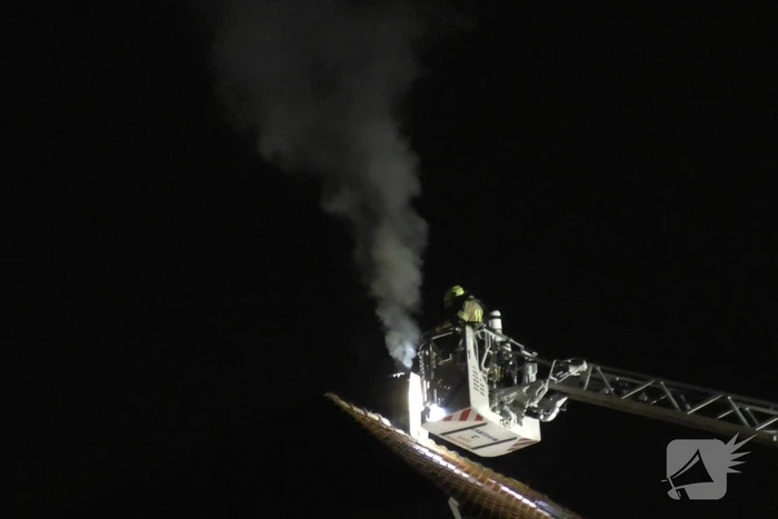 Veel vonken door schoorsteenbrand