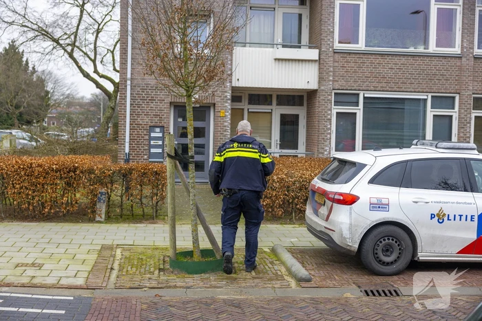 Politie doet onderzoek naar overleden persoon in woning
