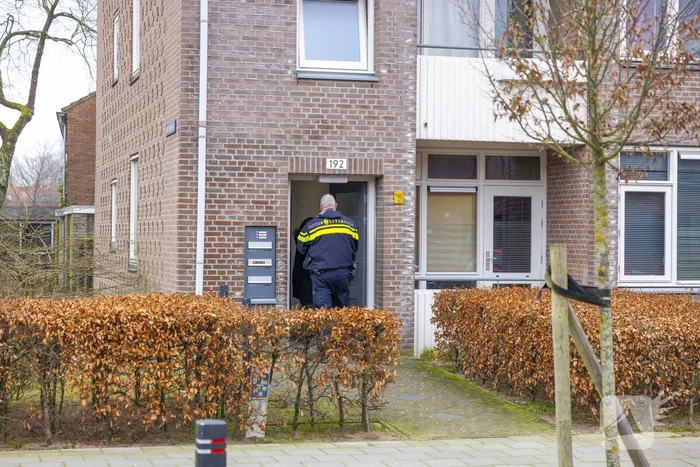 Politie doet onderzoek naar overleden persoon in woning