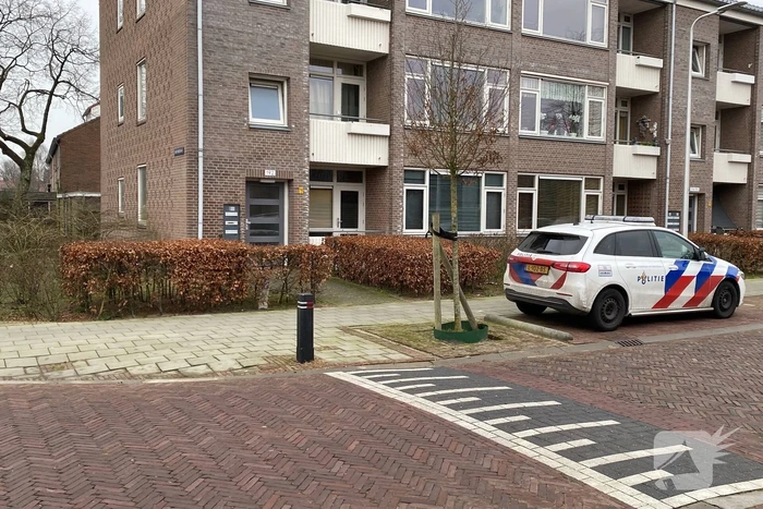 Politie doet onderzoek naar overleden persoon in woning