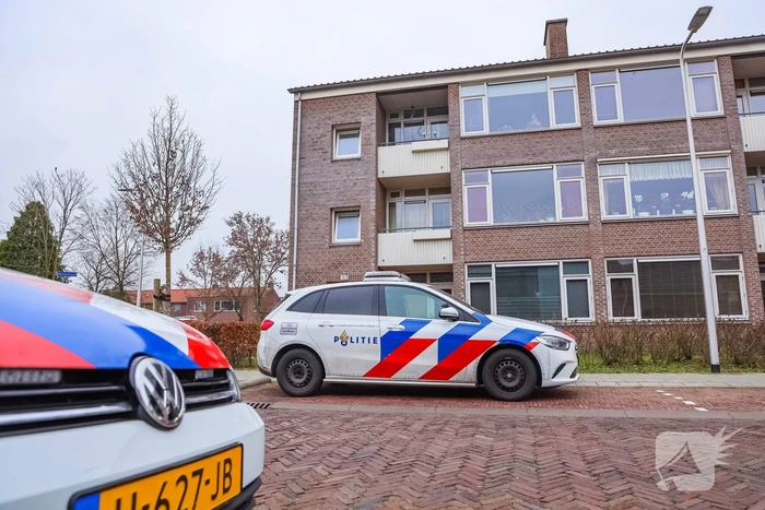 Politie doet onderzoek naar overleden persoon in woning