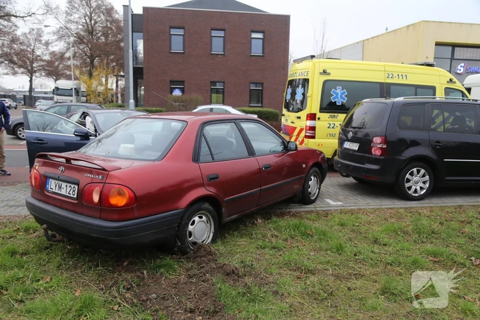 Schade aan meerdere voertuigen door ongeval