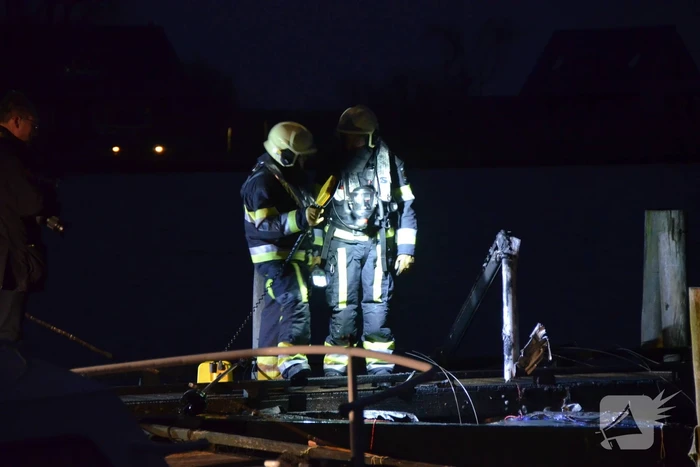 Zeilboot volledig uitbrand