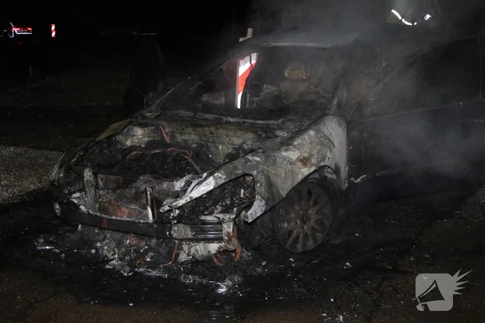 Voertuig vliegt in brand na wilde achtervolging