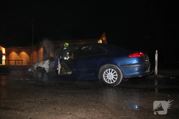 Voertuig vliegt in brand na wilde achtervolging