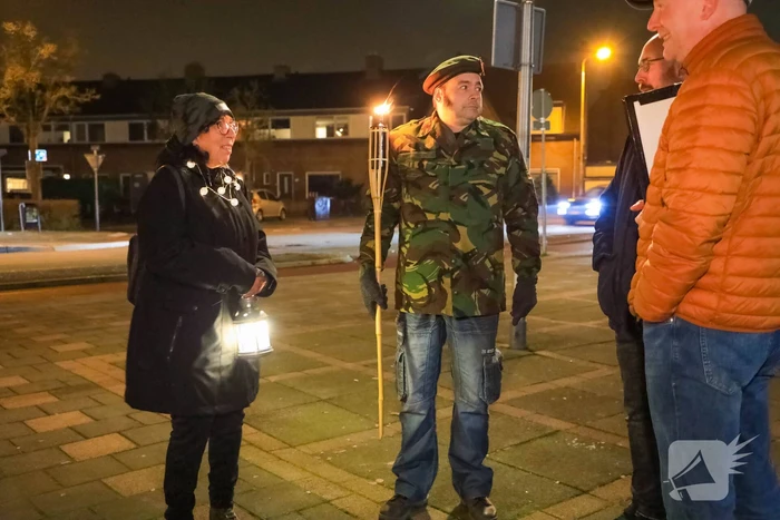 Demonstranten verzamelen zich bij Emmaüskerk in Soesterkwartier
