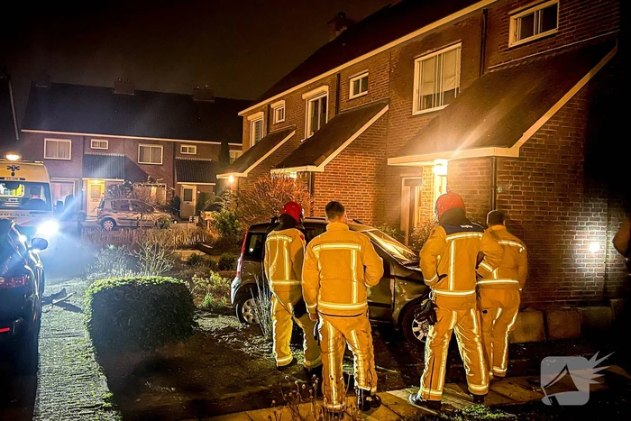 88-jarige bestuurster verliest macht over het stuur en botst tegen woning