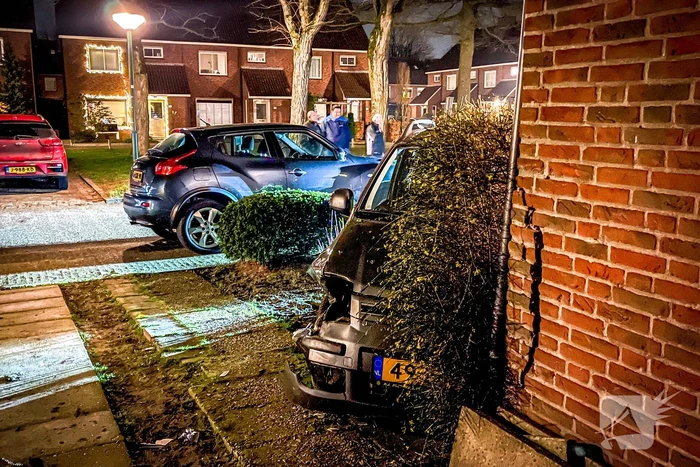 88-jarige bestuurster verliest macht over het stuur en botst tegen woning