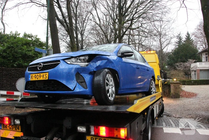Twee auto's compleet in elkaar na ongeluk
