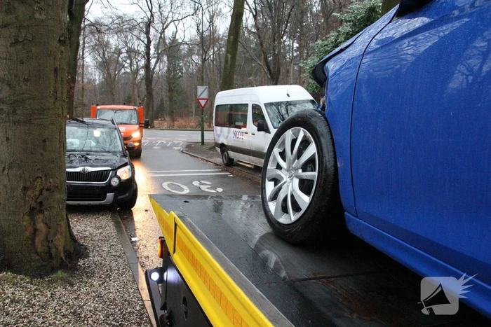 Twee auto's compleet in elkaar na ongeluk
