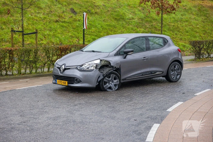 Bestuurder neemt bocht te ruim en veroorzaakt botsing
