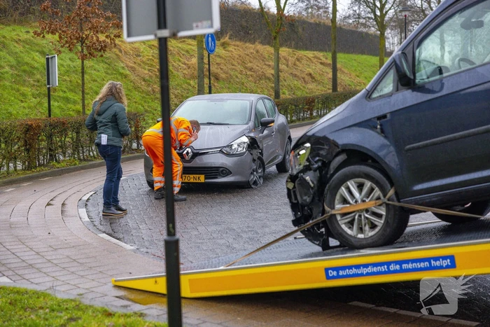 Bestuurder neemt bocht te ruim en veroorzaakt botsing
