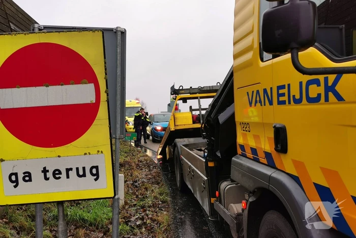 Bestuurster botst achterop aanhanger