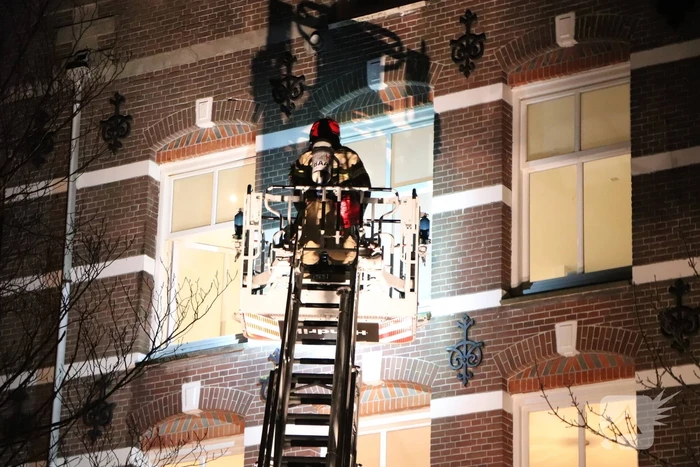 Portiekwoningen ontruimd door brand in spouwmuur
