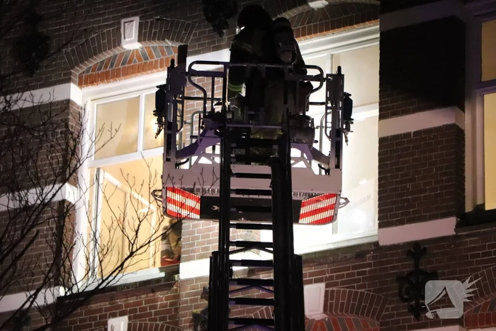 Portiekwoningen ontruimd door brand in spouwmuur