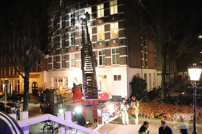Portiekwoningen ontruimd door brand in spouwmuur