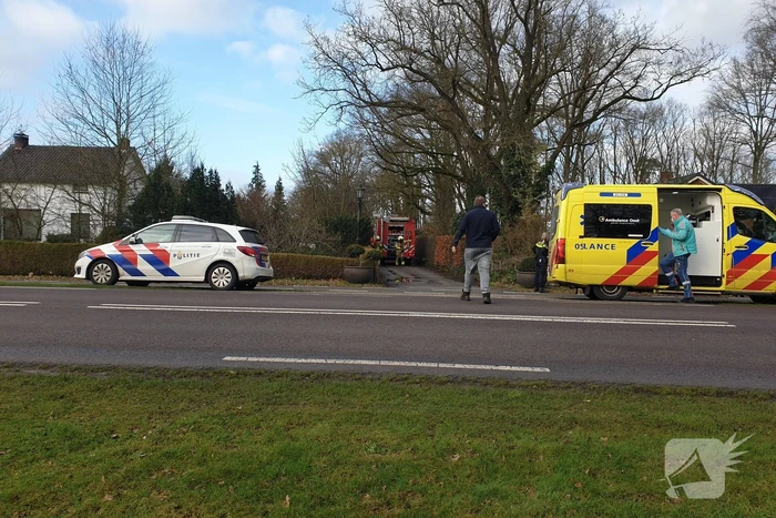 Brandweer ventileert woning na brand