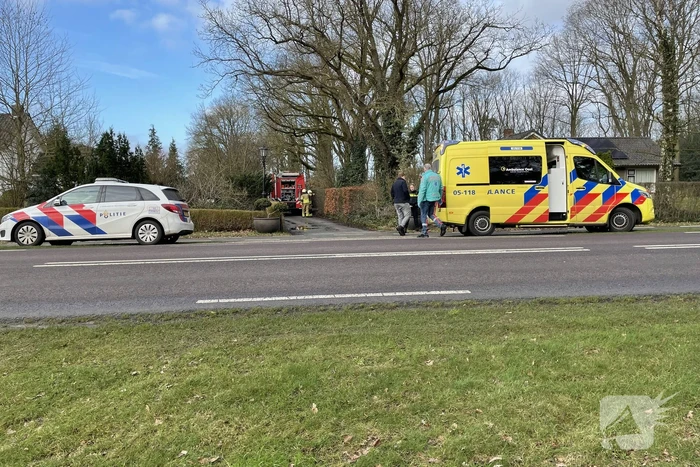 Brandweer ventileert woning na brand