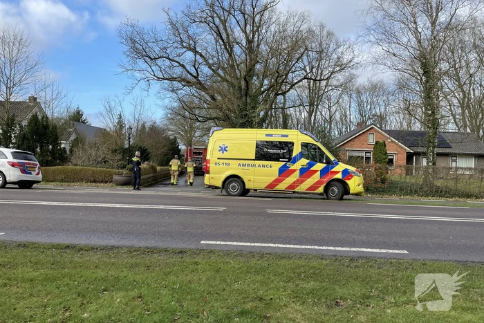 Brandweer ventileert woning na brand
