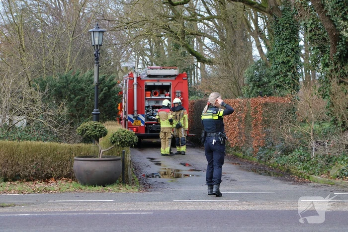 Brandweer ventileert woning na brand