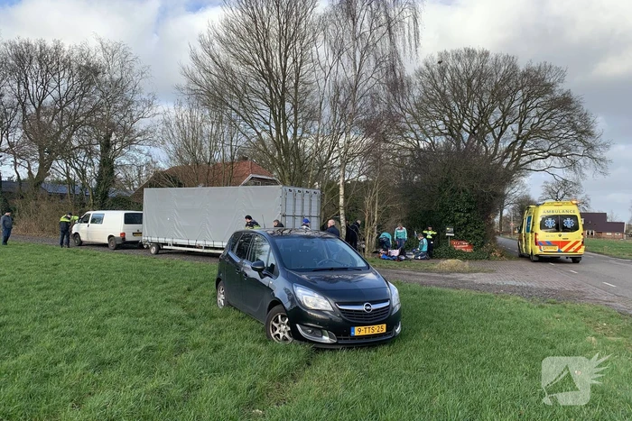 Motorrijder gewond bij aanrijding met busje