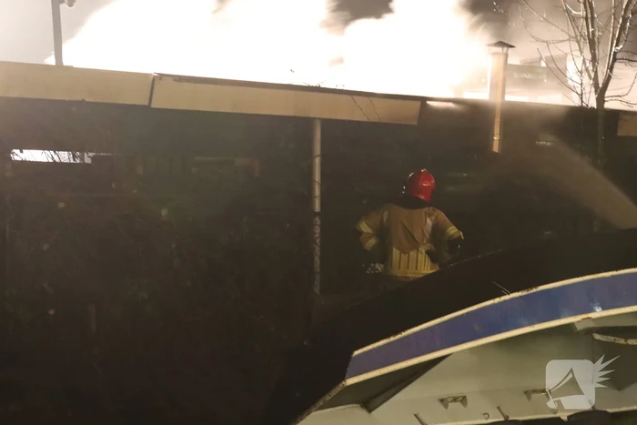Veel rookontwikkeling bij brand in schuur