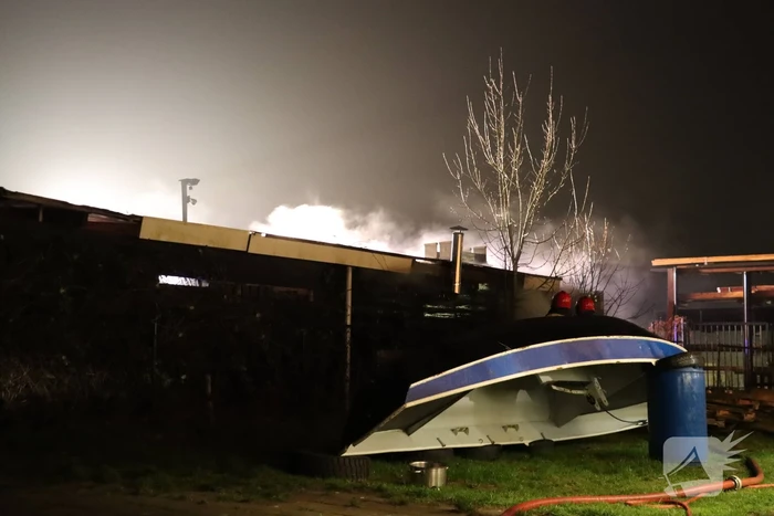 Veel rookontwikkeling bij brand in schuur