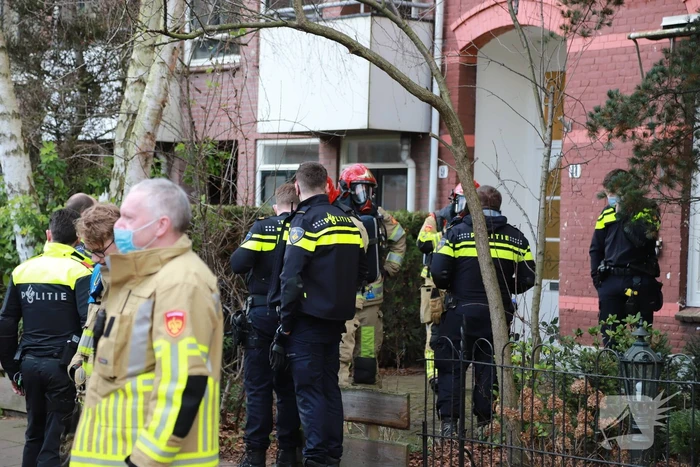 Veel politie ingezet bij vreemde lucht uit woning