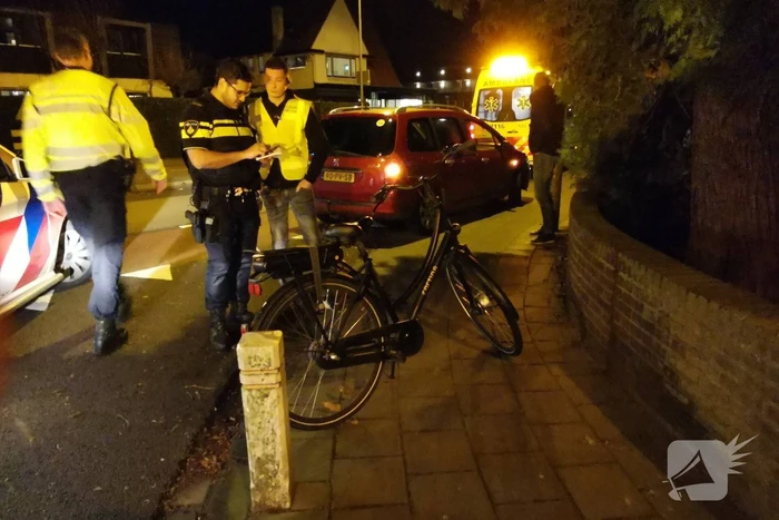 Persoon op E-bike aangereden door auto