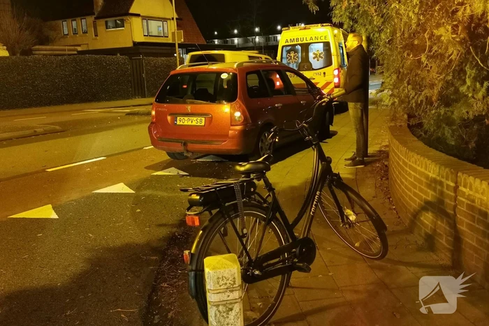 Persoon op E-bike aangereden door auto