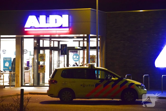Politie doet onderzoek naar overval op supermarkt