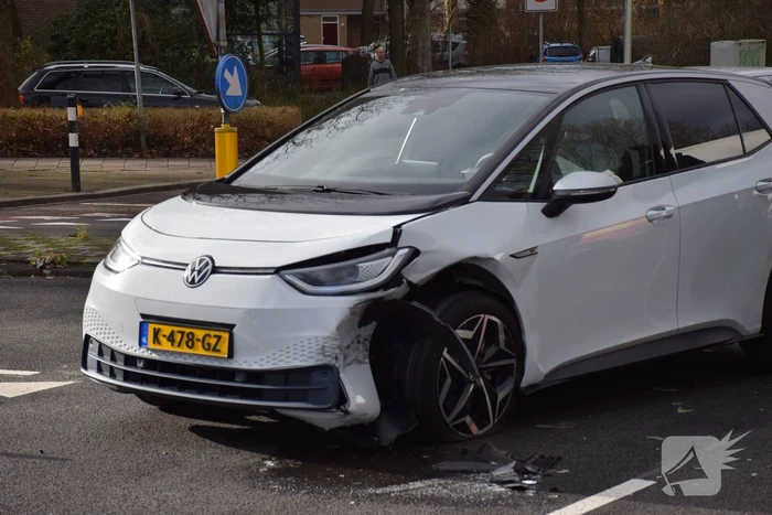 Twee auto's betrokken bij ongeval op kruising