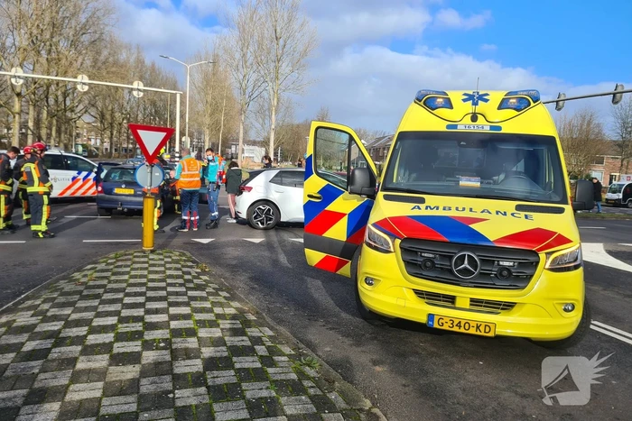 Twee auto's betrokken bij ongeval op kruising