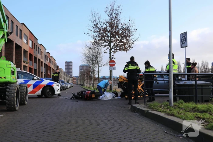 Scooterrijder gewond bij botsing met auto
