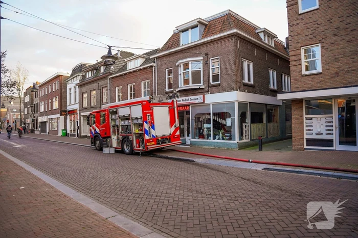 Brandweer pompt kelder vol water leeg