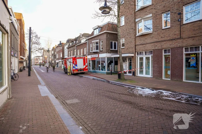 Brandweer pompt kelder vol water leeg