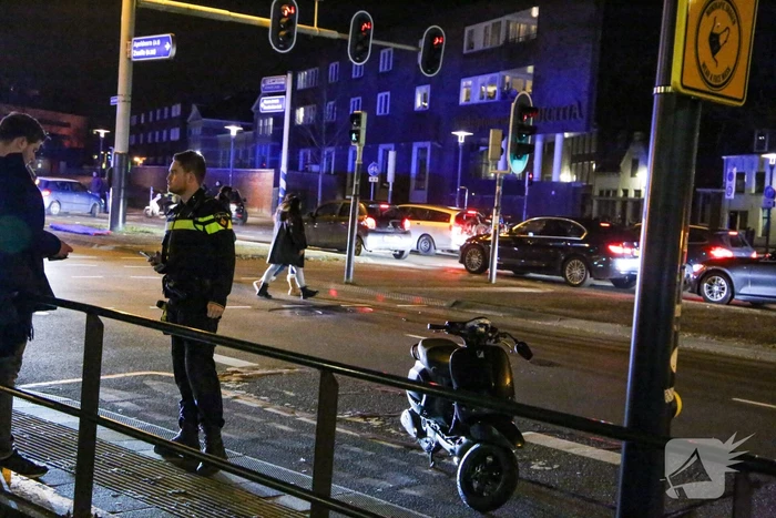 Automobilist vlucht na aanrijding met scooter