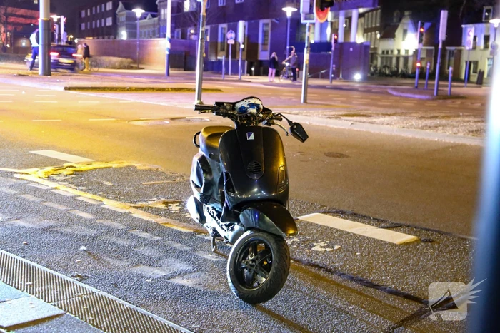 Automobilist vlucht na aanrijding met scooter