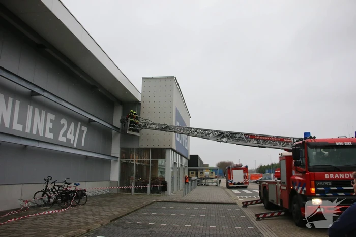 Gevelplaten Gamma losgewaaid door harde wind
