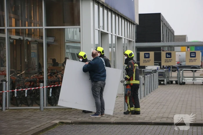 Gevelplaten Gamma losgewaaid door harde wind