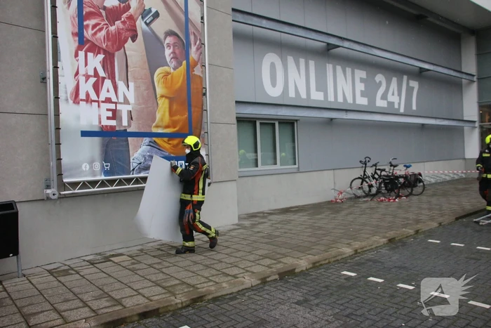 Gevelplaten Gamma losgewaaid door harde wind