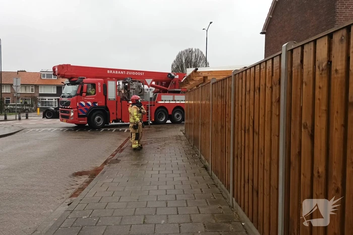 Platen carport losgewaaid door harde wind